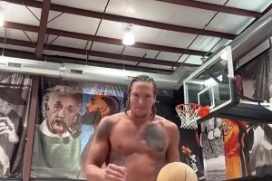 真特么壮啊！阿隆·戈登这身材，不愧是人中吕布啊！🙊